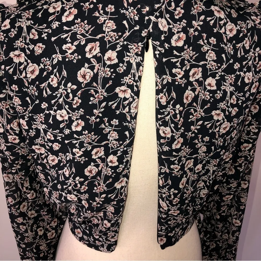Pookie & Sebastian Black Floral Cropped Top Long Sleeve Zip Back Size Small - Image 8