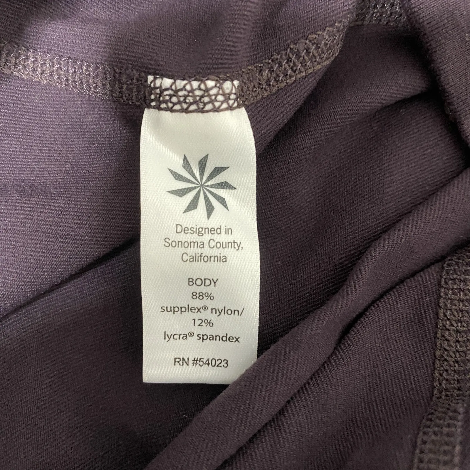 Athleta Maroon Chaturanga Capri Crop Leggings Stretchy Activewear Sz M - Image 8