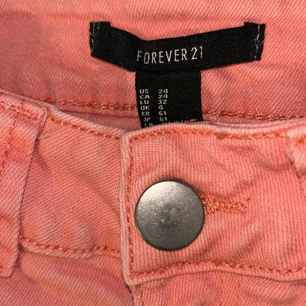 Forever 21 size 24 shorts - Image 4