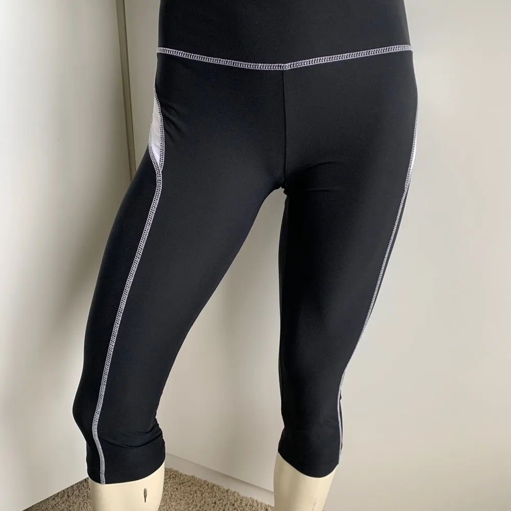 Steve Madden 3/4 athleisure compression pants - Image 4