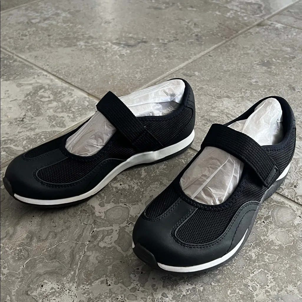 Dr. Scholl's Goodie Mary Jane Sneakers in Black Knit Fabric/Faux Leather, Size 6 - Image 4