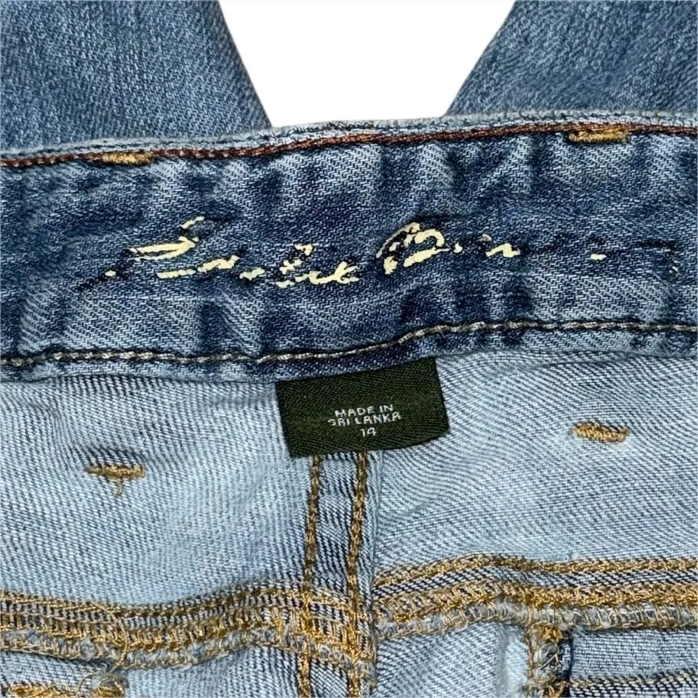 Vintage Eddie Bauer Denim Jean Shorts Light Wash Flap Pockets Size 14 9” Inseam - Image 4