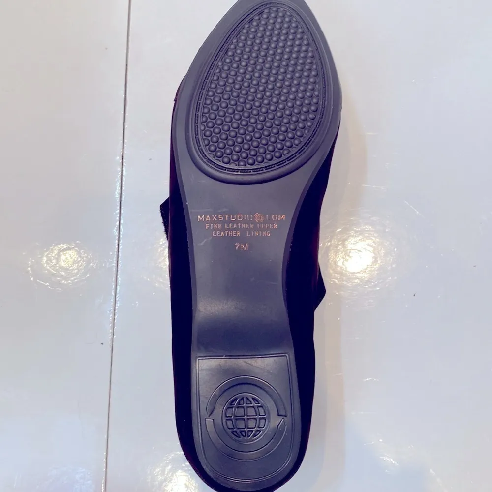 Max Studio Lively 2 dark brown 💯 suede flats. Traction bottom. Size 7.NWT/ box - Image 6