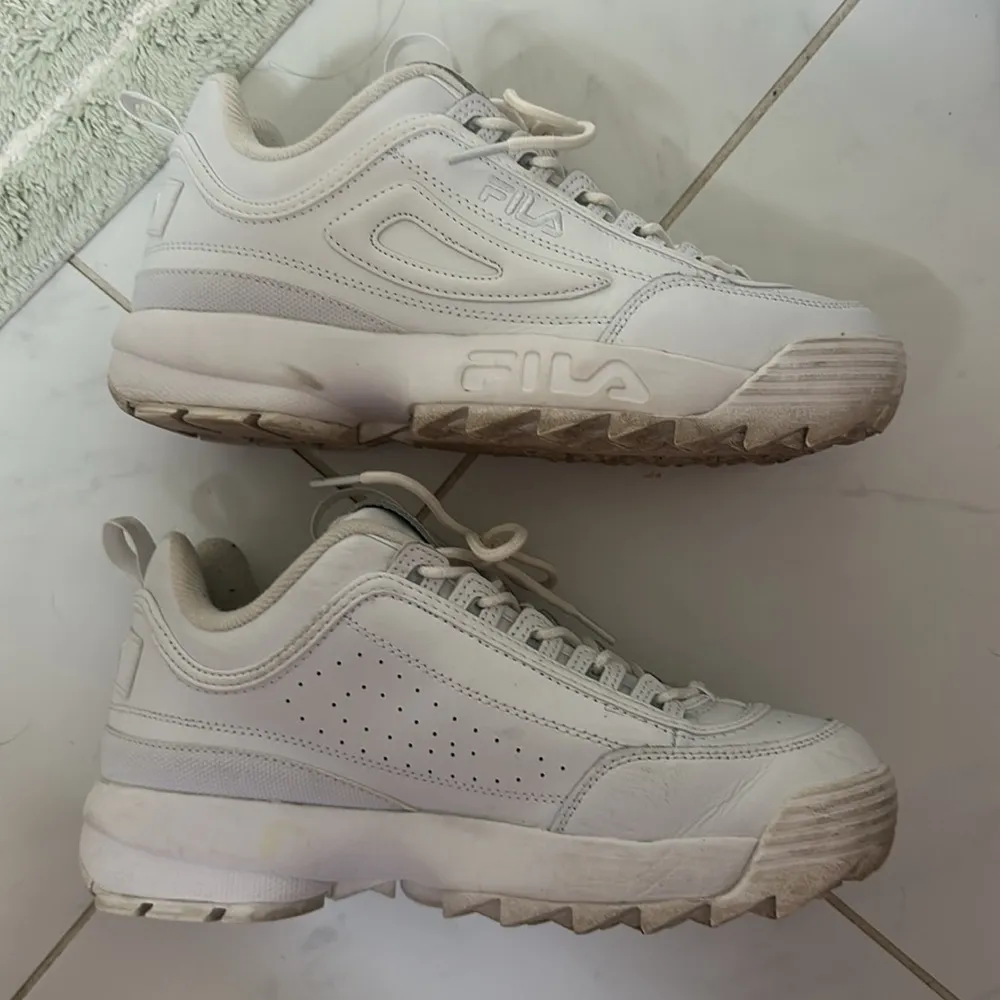 Fila Disruptor leather  White Sneaker size 9 Euc - Image 4