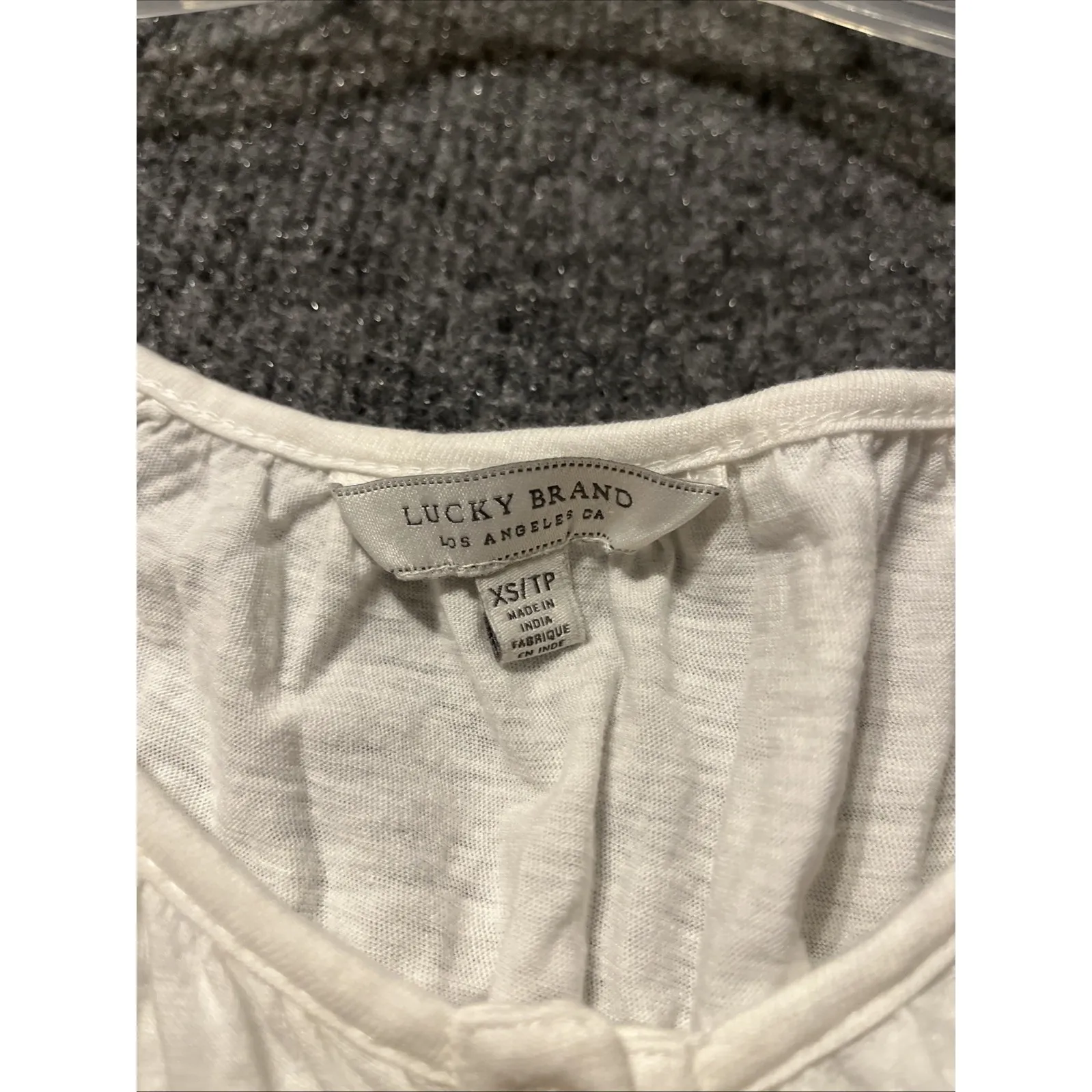 Lucky Brand Top Womens XS White Floral Stretch V-Neck Short Sleeve 1/4 Button‎ - Image 3