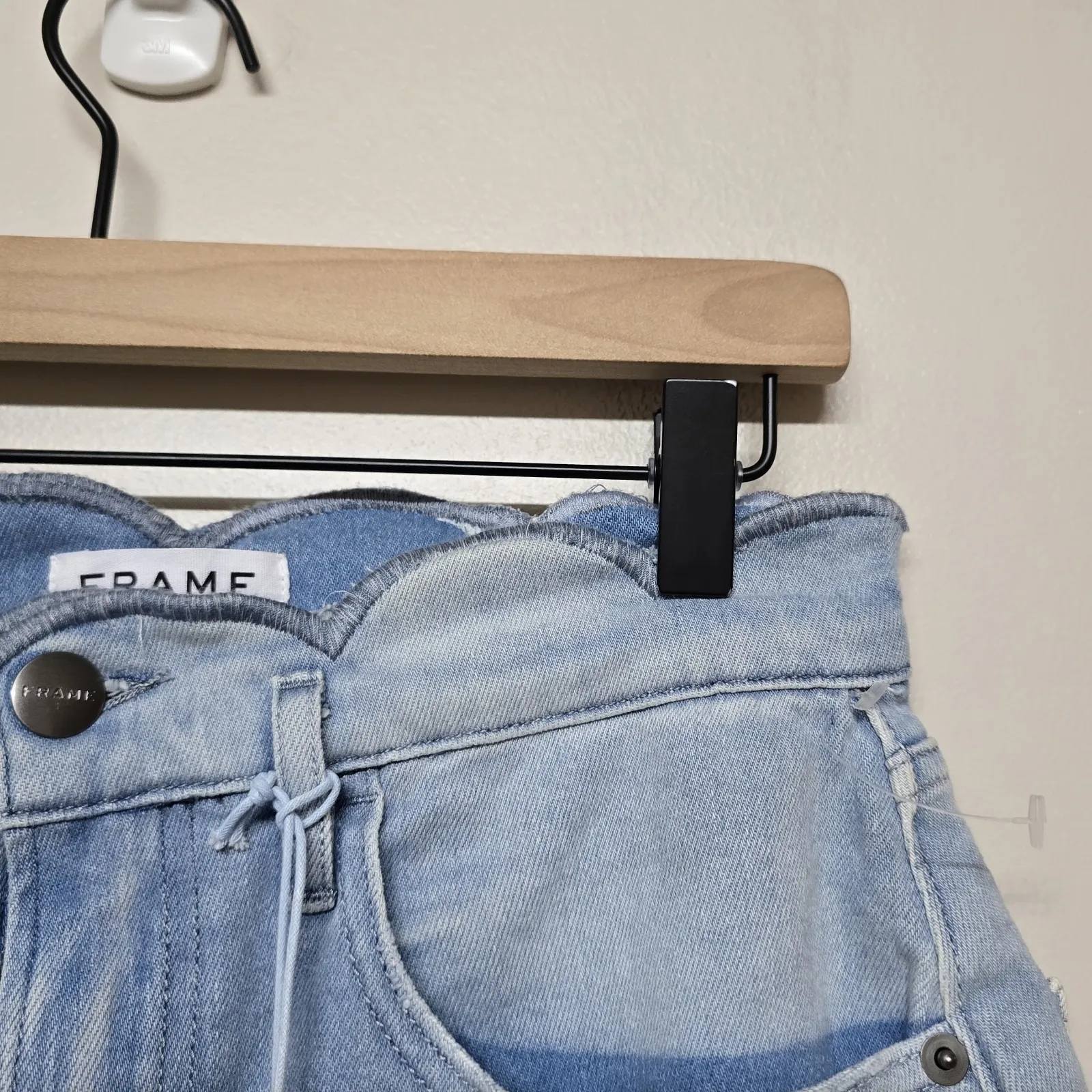 Frame Wright Jean‎ Shorts Womens Size 25 Scalloped Waist Light Wash - Image 4