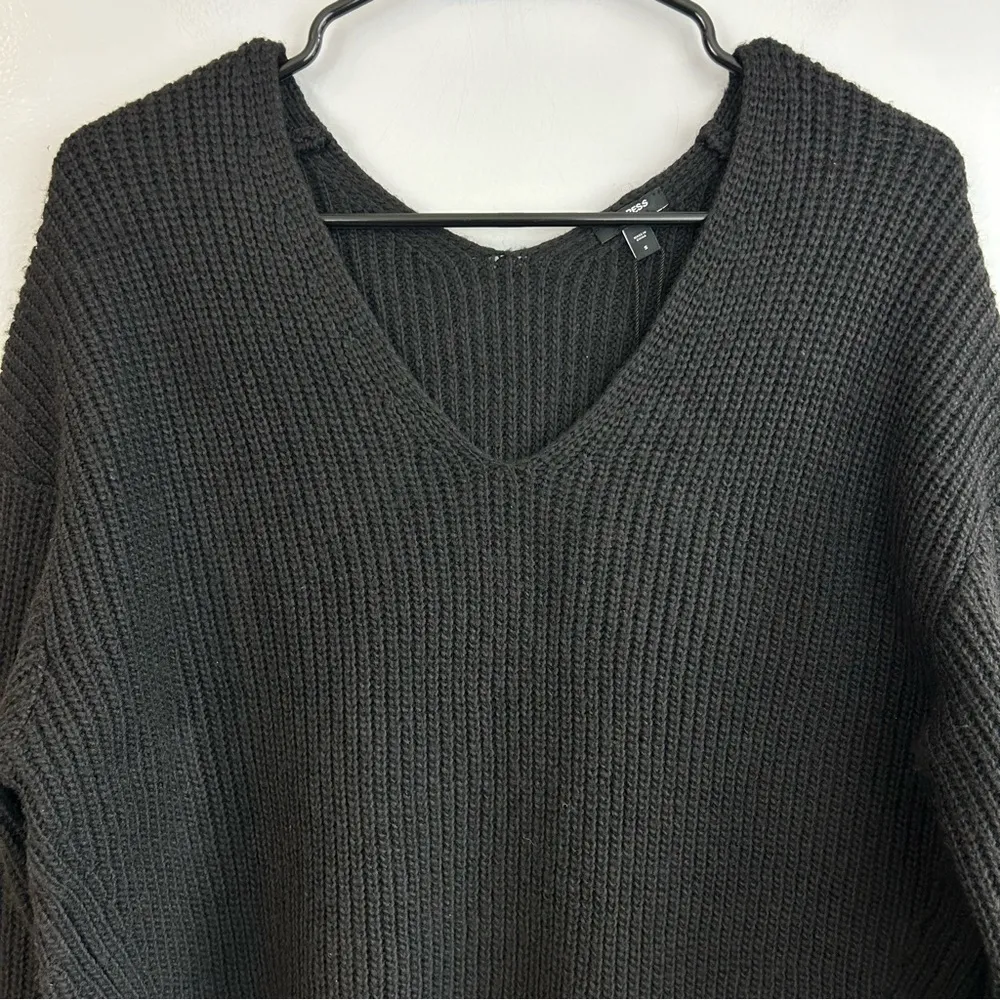 NWT Express Black Ribbed V-Neck Cozy Pullover Sweater Size Small - Image 2