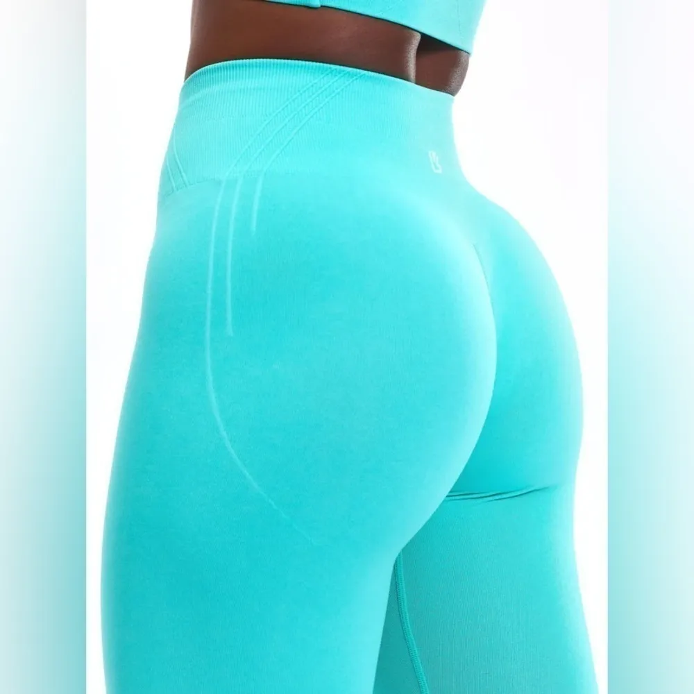 NWOT BuffBunny Form Seamless Legging Size Medium - Image 3