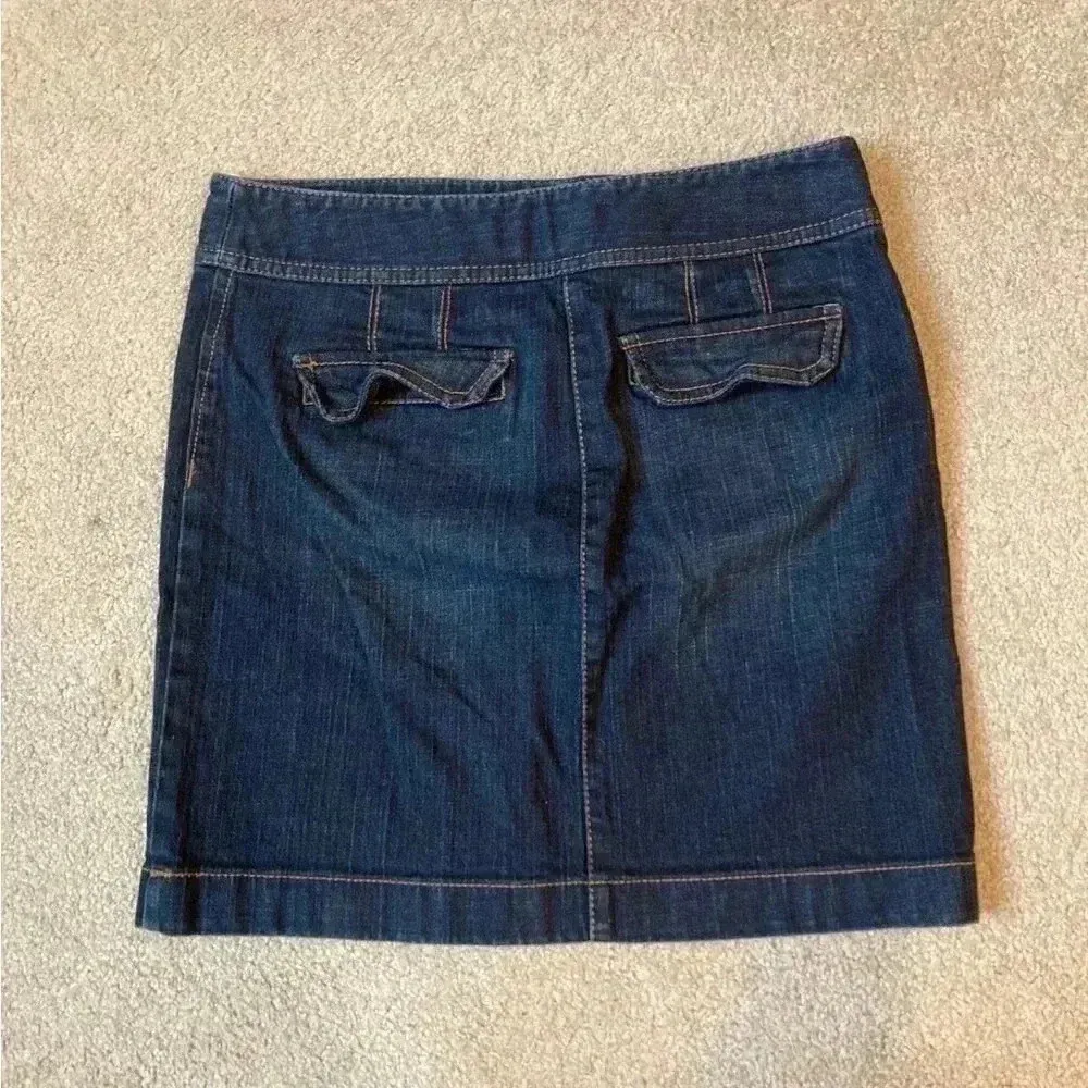 Ann Taylor loft blue denim skirt in size 2 - Image 2