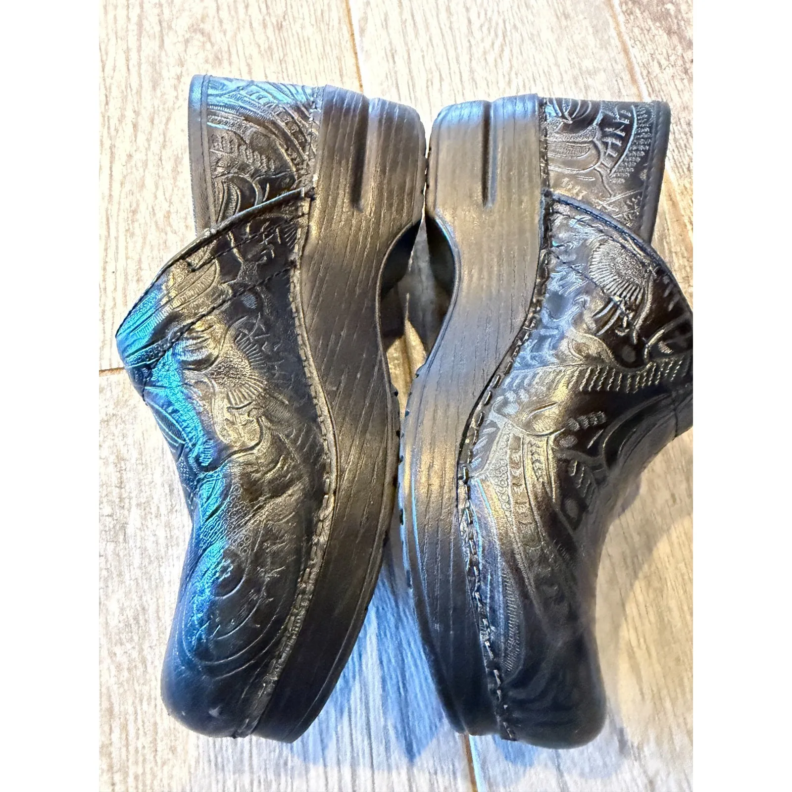 Dansko Tooled Leather Clogs Size 38 size 7.5 8 Mules Womens Professional Shoes - Image 9