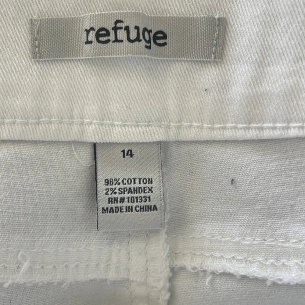 Refuge White Denim Cutoff Shorts - Image 3