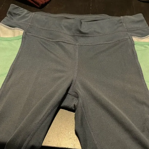 leggings in used good condition. Medium. - Image 2