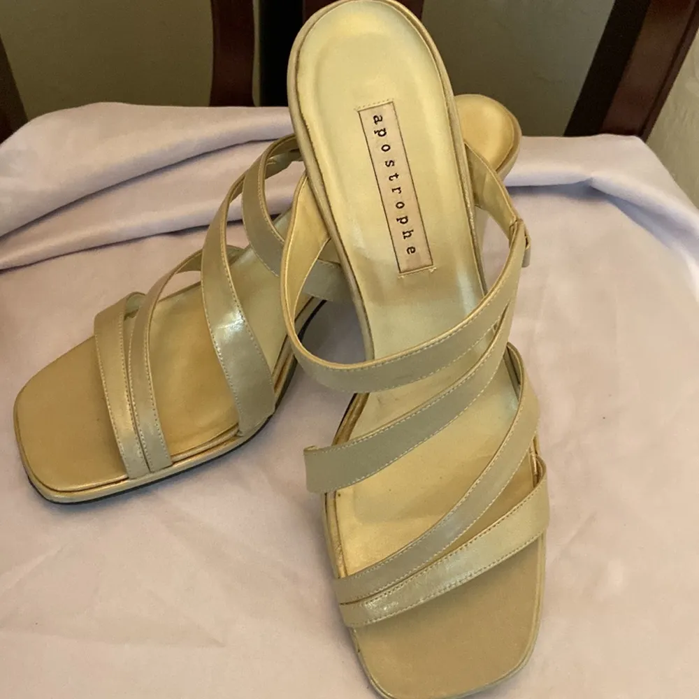 Apostrophe Moffet leather upper slide on heels. Size 9 1/2 - Image 2