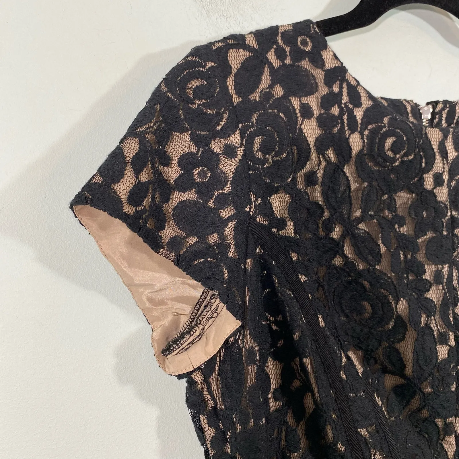 Taylor Women's Black Overlay Lace Short Sleeve Sheath Dress Size 8 - Image 7