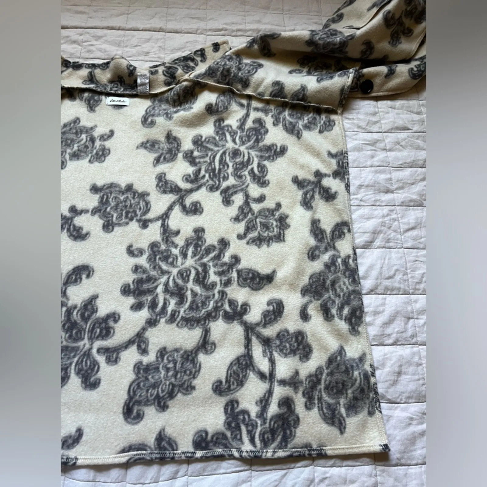 Le Moda Cream & Grey Floral Paisley Print Fleece Cape Poncho Scandinavian - Image 3