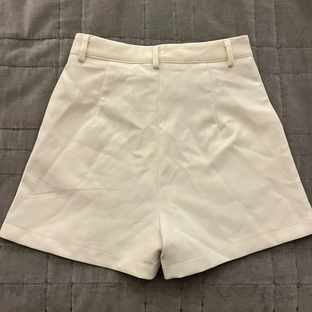 Women's shein brand Cream high waisted linen Shorts - Image 2