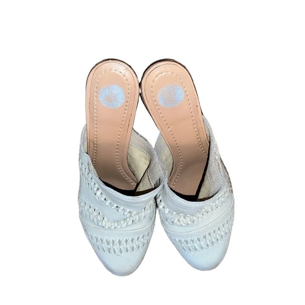 Journee Collection Creme Leather Huntley Shoes 7.5 - Image 2