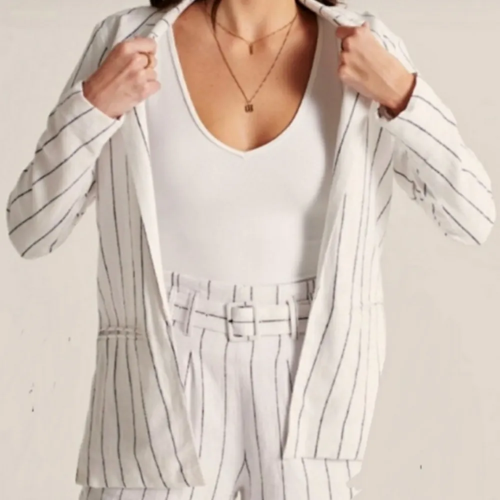 NEW Abercrombie & Fitch White Navy Pin Stripe Linen‎ Blend Blazer Size Medium - Image 3