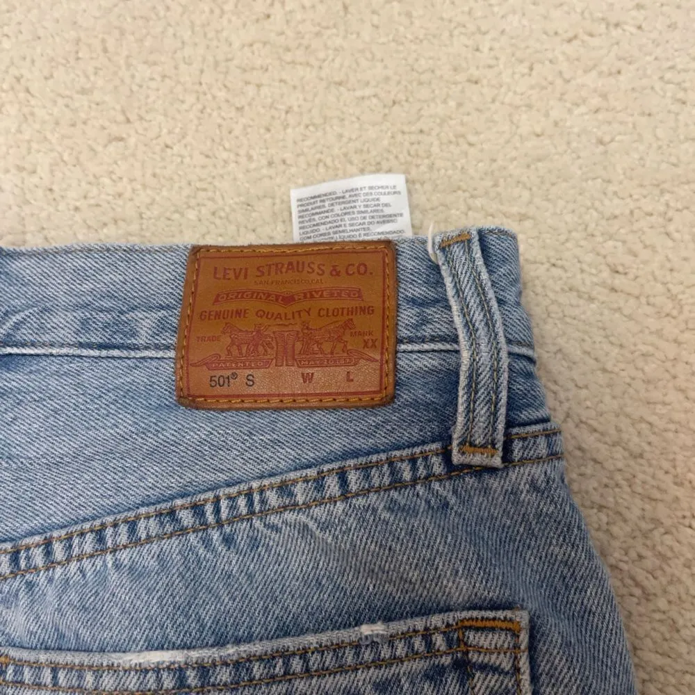 Levi's 501 Skinny Jean size 27! - Image 6