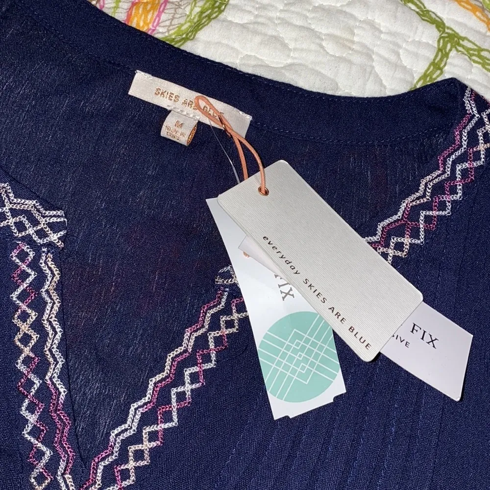 Skies Are Blue medium embroidered v-neck top - Image 7