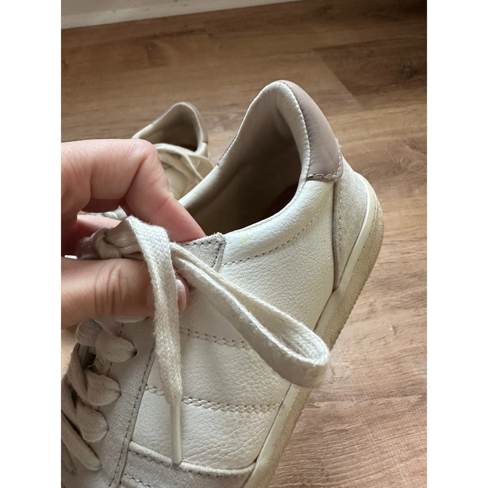 UNIVERSAL THREAD | Women's White Cream Casual Fashion Sneakers - Image 2