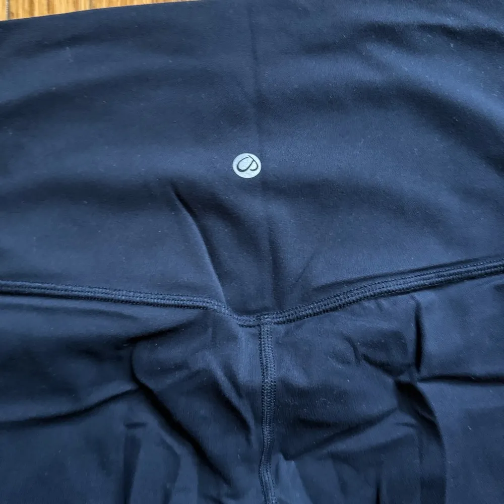 CRZ YOGA Butterluxe High Waisted Legging 28” inseam size small - Image 3