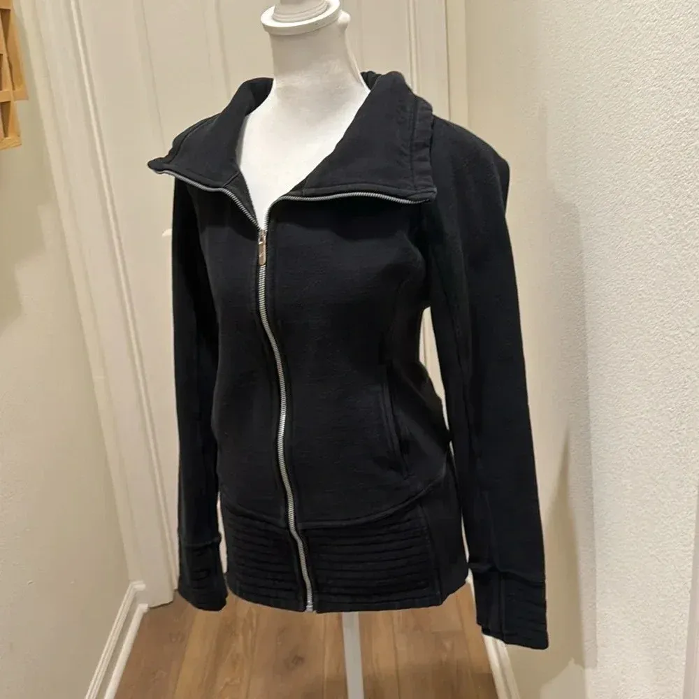 Lululemon black radiant jacket II womens 6 thumbholes full zip - Image 3