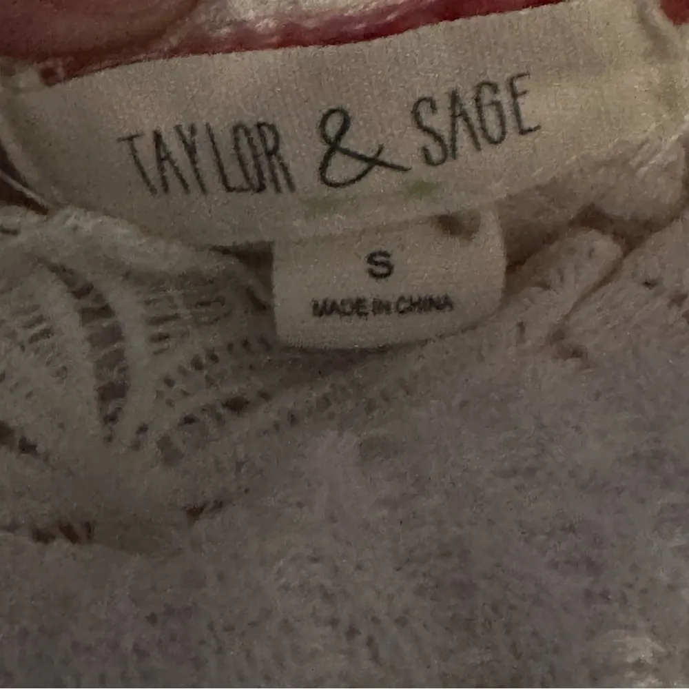 Taylor & Sage  waffle knit lace detail top - Image 7