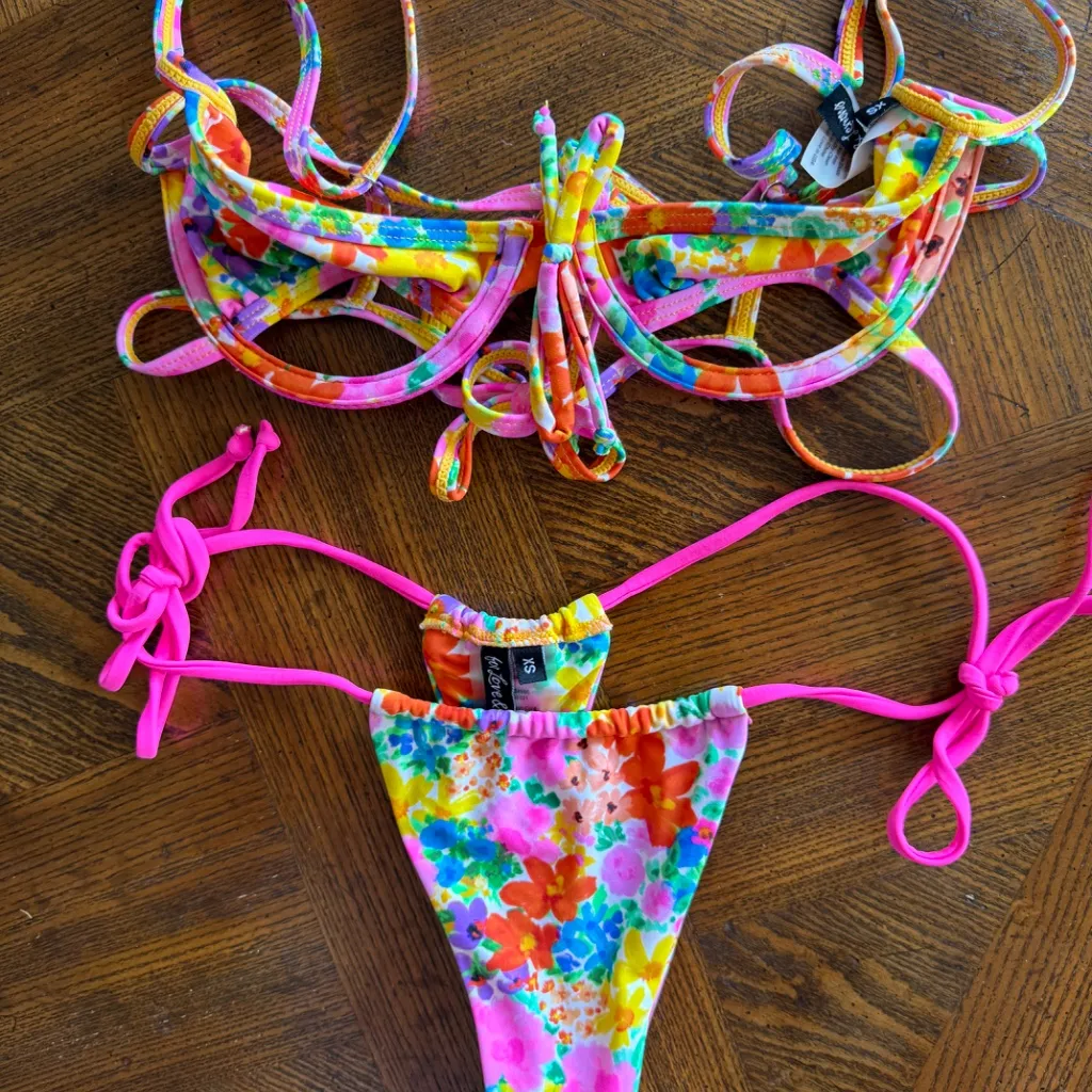 For love and lemons colorful flower bikini XS - Image 2
