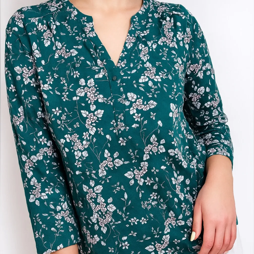 💚H&M Green Floral Notch Neck Blouse - Image 5