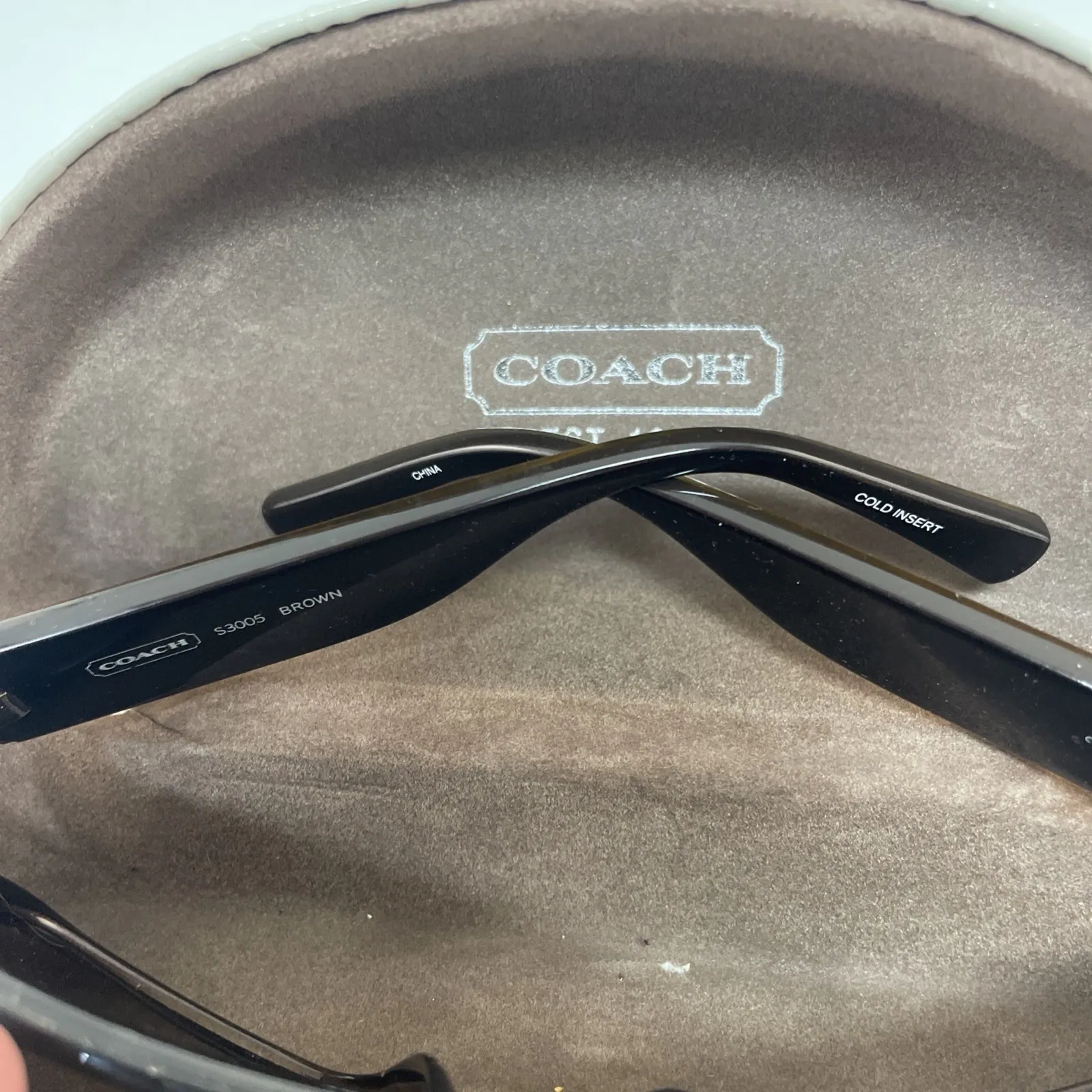 Coach S2002 Black Logo Sunglasses Gradient Lenses Hard Shell Case - Image 8