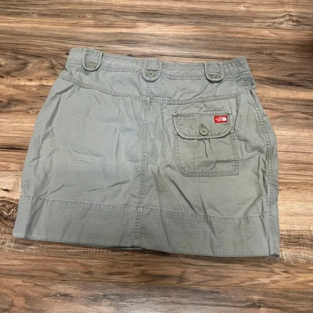 The North Face size 8 skirt - Image 3