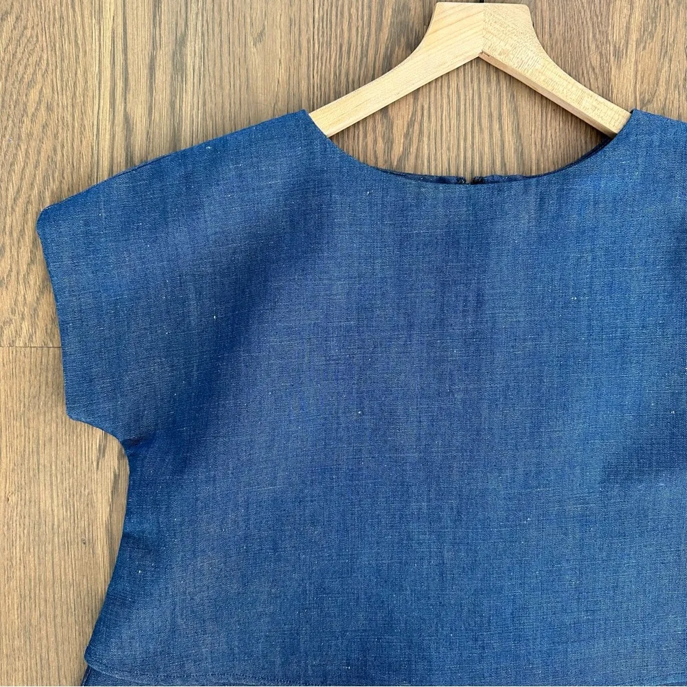 CO Indigo Denim Chambray Linen Blend Dolman Sleeve Tiered Top in Dark Blue Small - Image 2