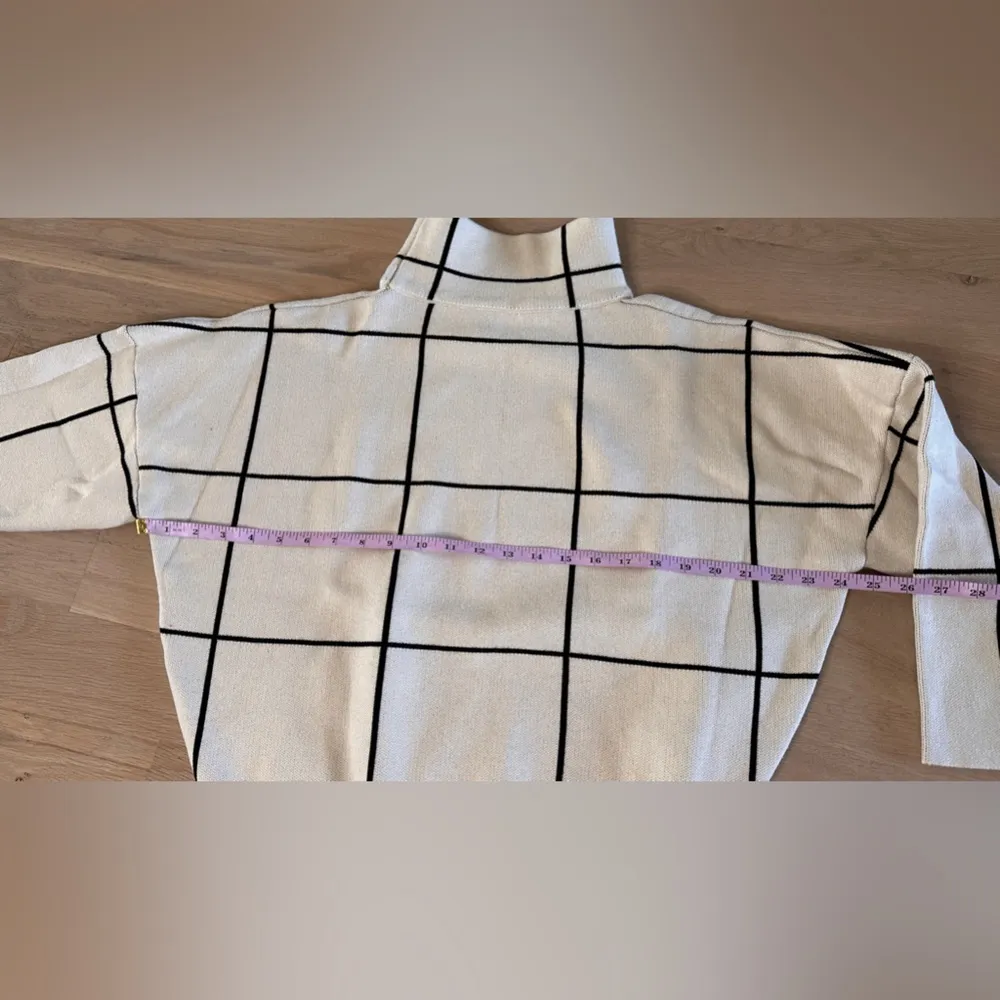 Chicwish GRID TURTLENECK SWEATER cream black MEASUREMENTS - Image 7