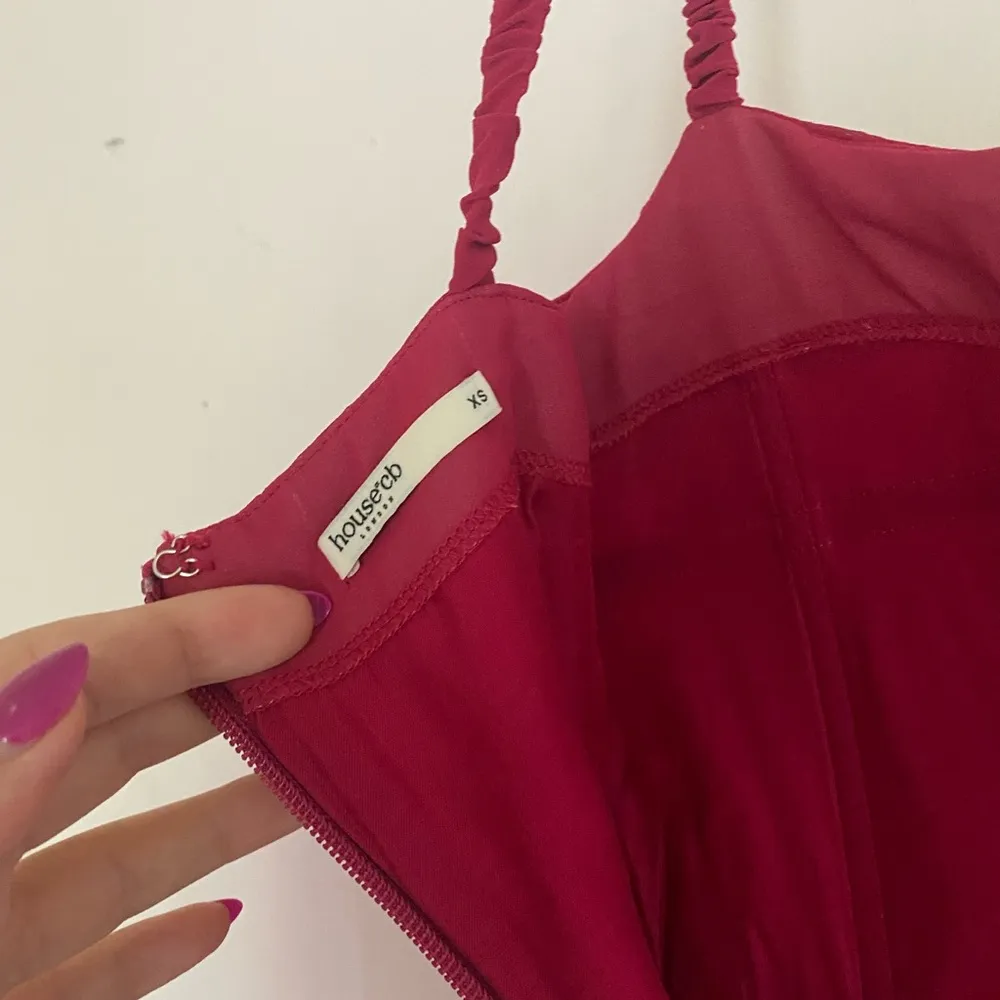 
JAMILLE
BERRY DRAPED CORSET MIDI DRESS - Image 4