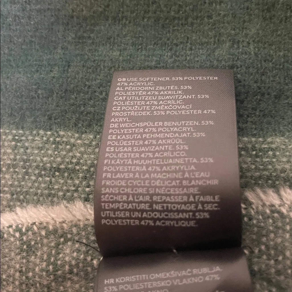 Green and white Checkered Scarf from H&M - Image 8