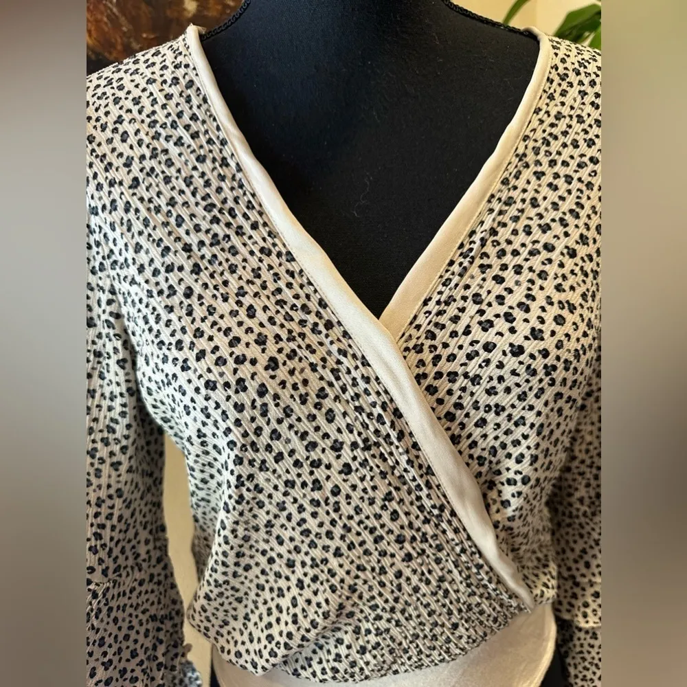 EUC Peach Love animal prints Boho Blouse Bell Sleeves Bodysuit Sz M - Image 6