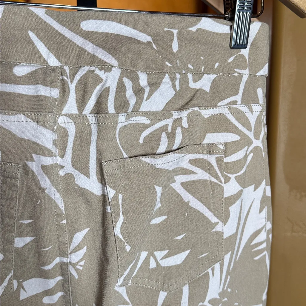 Soft Surroundings Natural Palms Super Stretch Capri Women’s Size Medium - Image 6