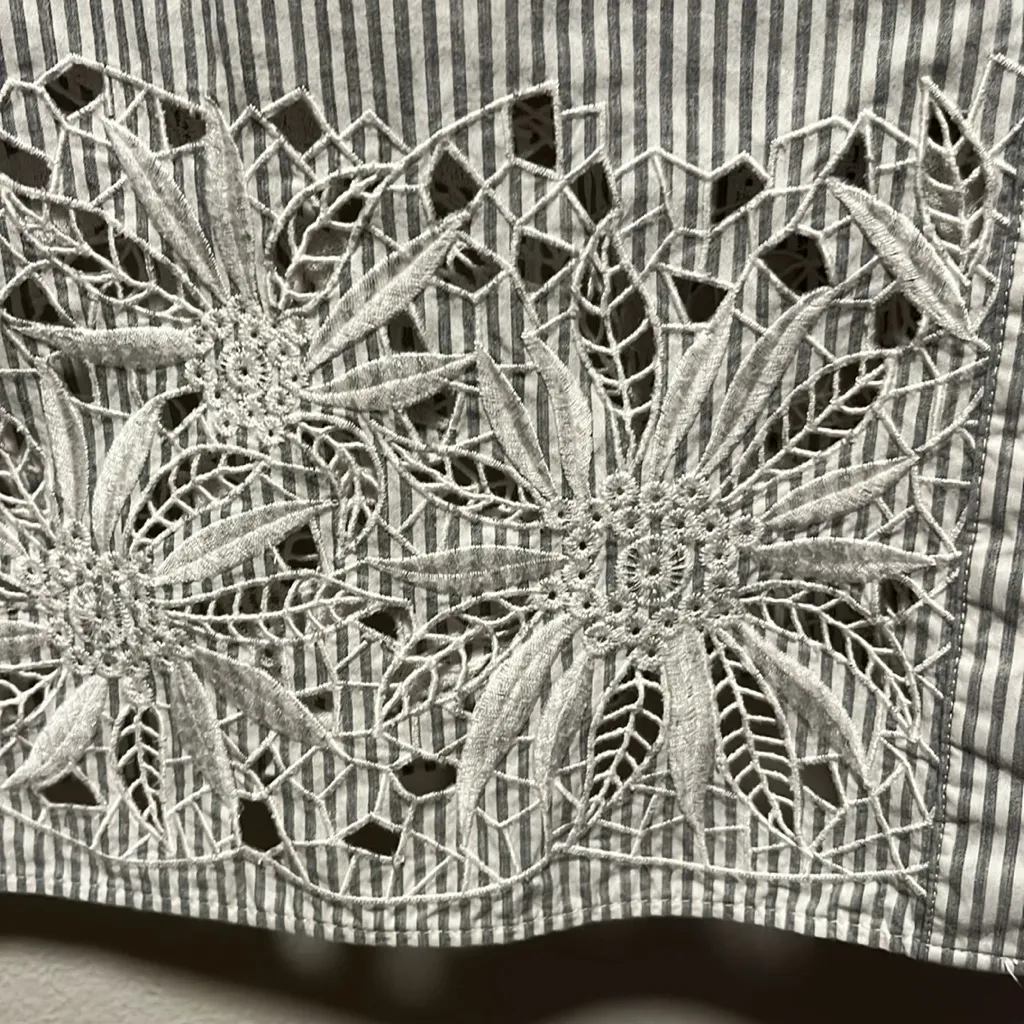 LAFAYETTE 148 Blue and White Stripe Sleeveless Blouse, Embroidered Hem, Size L Size L - Image 5