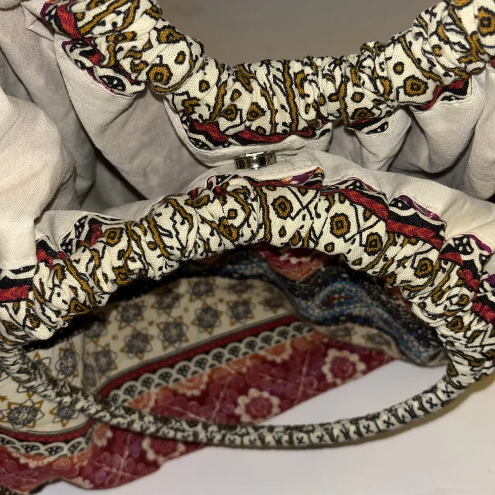 BOHO STYLE HOBO FABRIC TOTE BAG
NO BRAND BRIGHT AND COLORFUL
NWOTS REALLY NICE❤️ Red - Image 4