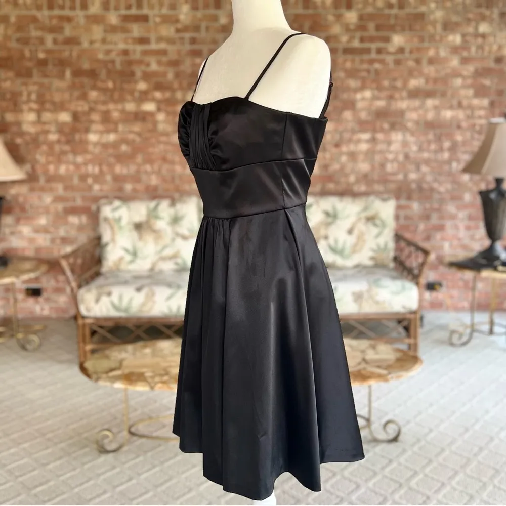 WHBM Dress Satin Ruched Fit & Flare Strapless Black Mini 0 Cocktail Party LBD - Image 6