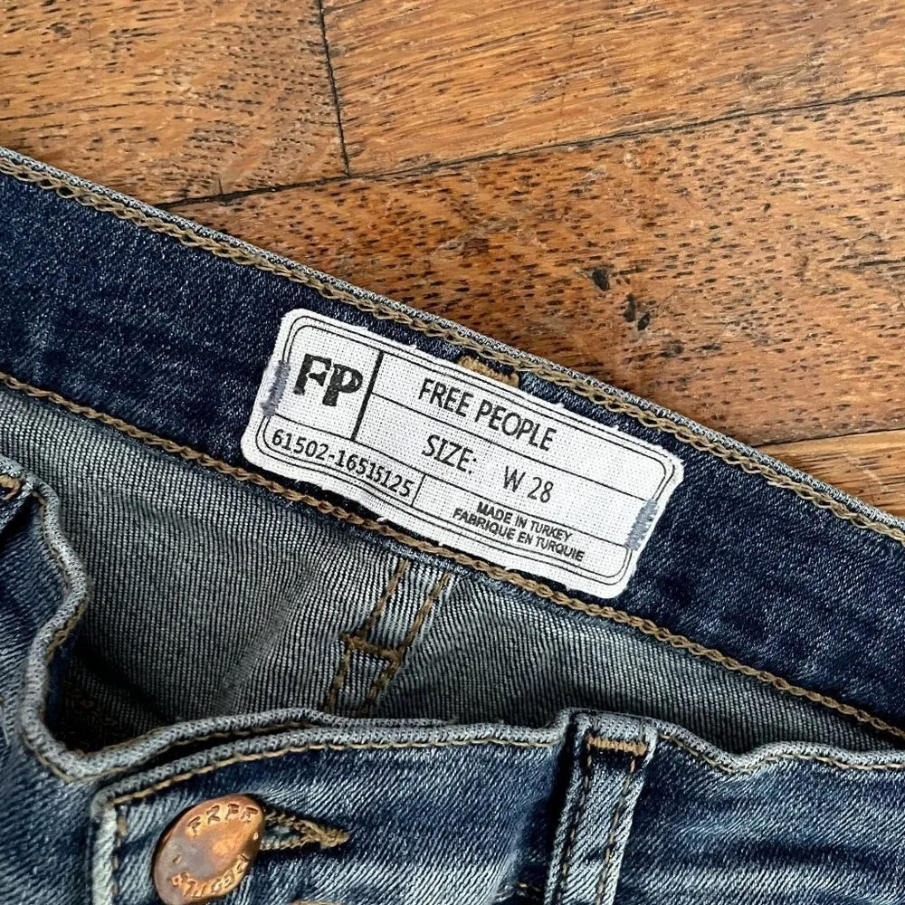 Free People medium wash comfortable casual denim cotton jeans ripped raw hem - Image 5