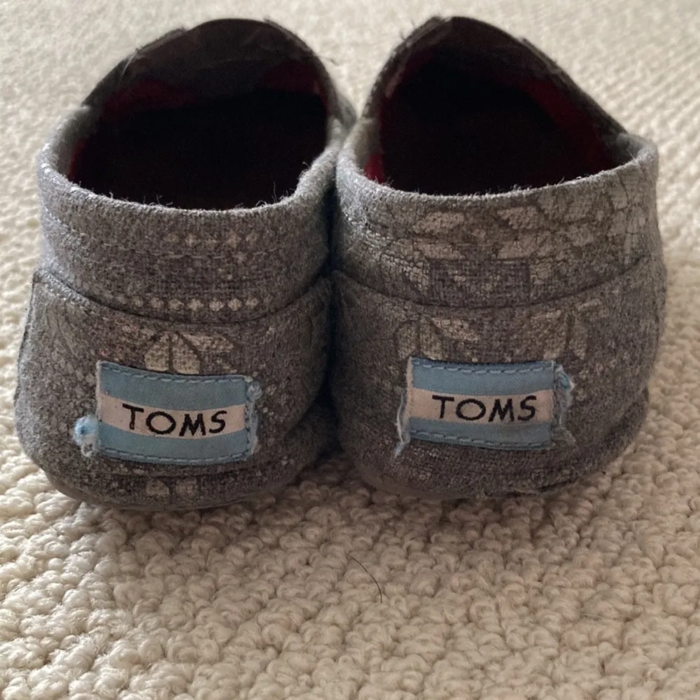 TOMS Alpargata Classics Women 8 Holiday Slip On Shoes Flats Silver Snowflake EUC - Image 6