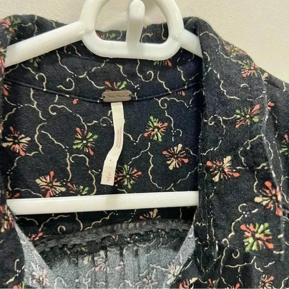 Free People Short sleeve Romper size s - Image 10