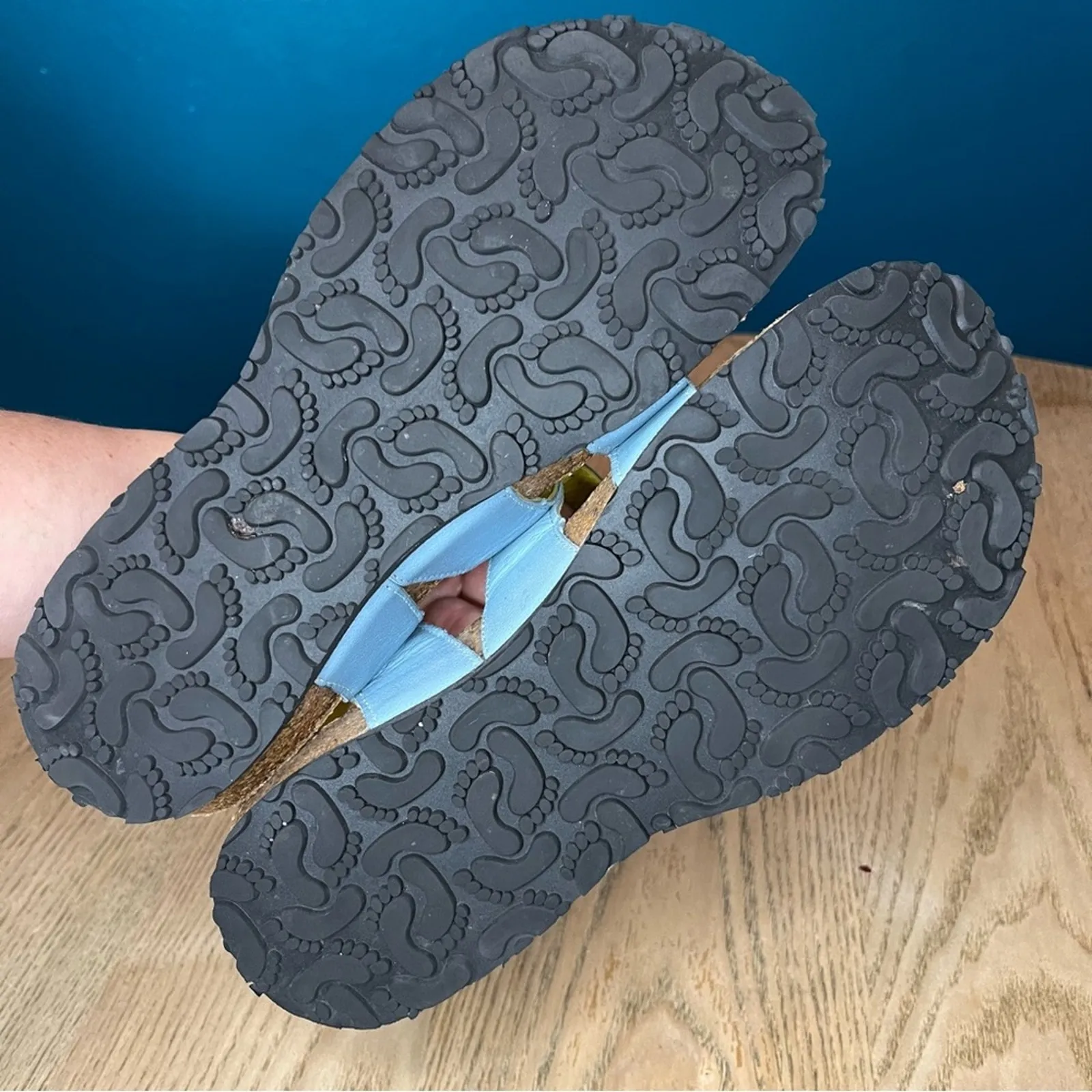 California Footwear Soft Footbed Strappy Sandals Blue Green Size 8 - Image 4