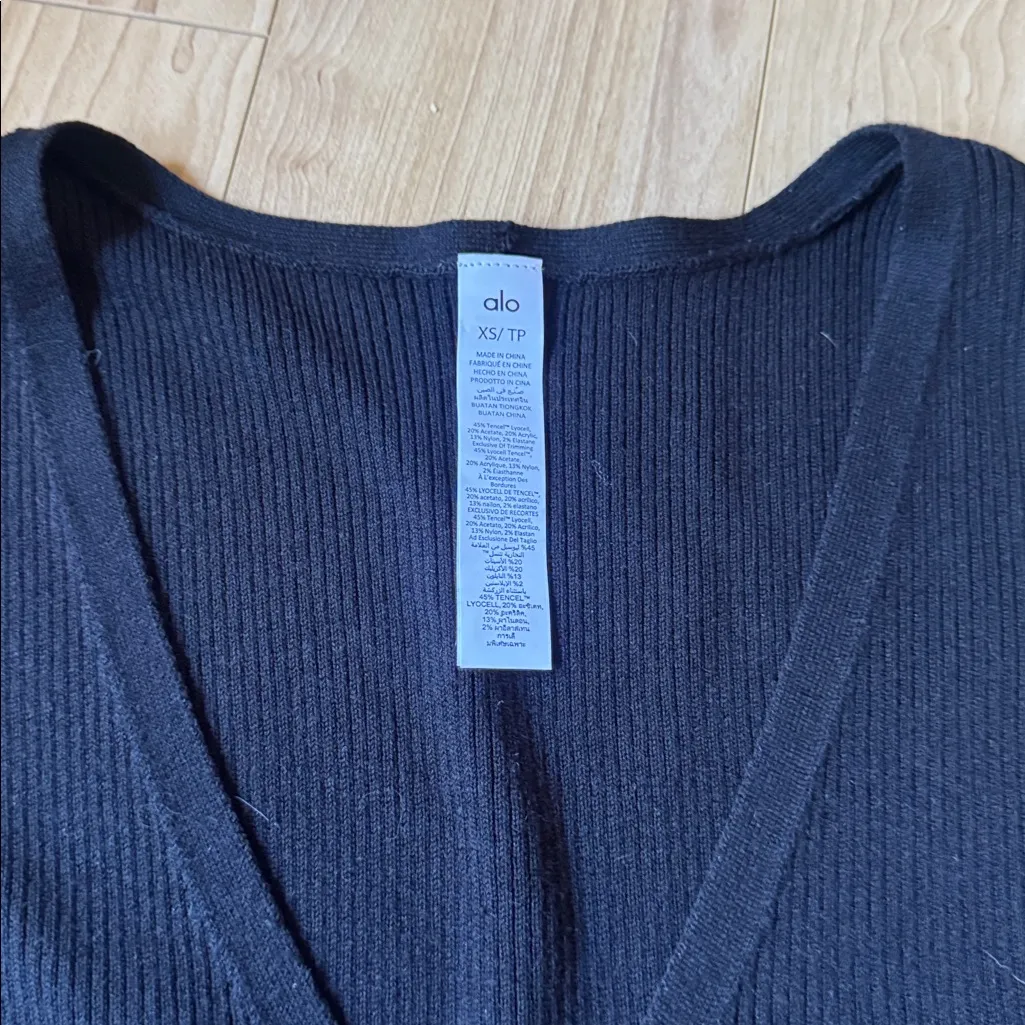 ALO Yoga Black Ribbed Knit Top - Image 3