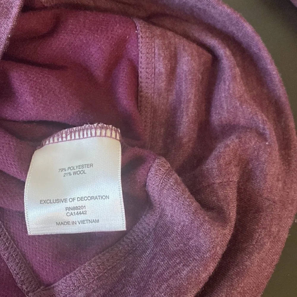 Mondetta Turtle neck wool blend snap adjustable maroon small key hole sleeve - Image 11