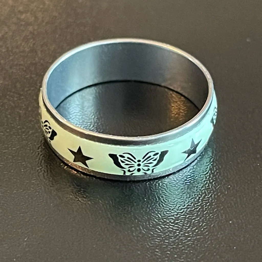 Glow in the dark Star butterfly ring size 10.5 Green - Image 5