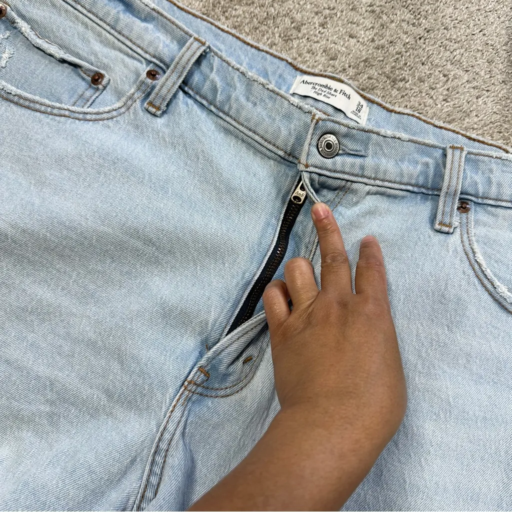 Abercrombie & Fitch Curve Love The Dad Short High Rise Cuff Hem Light Wash 34/18 - Image 8