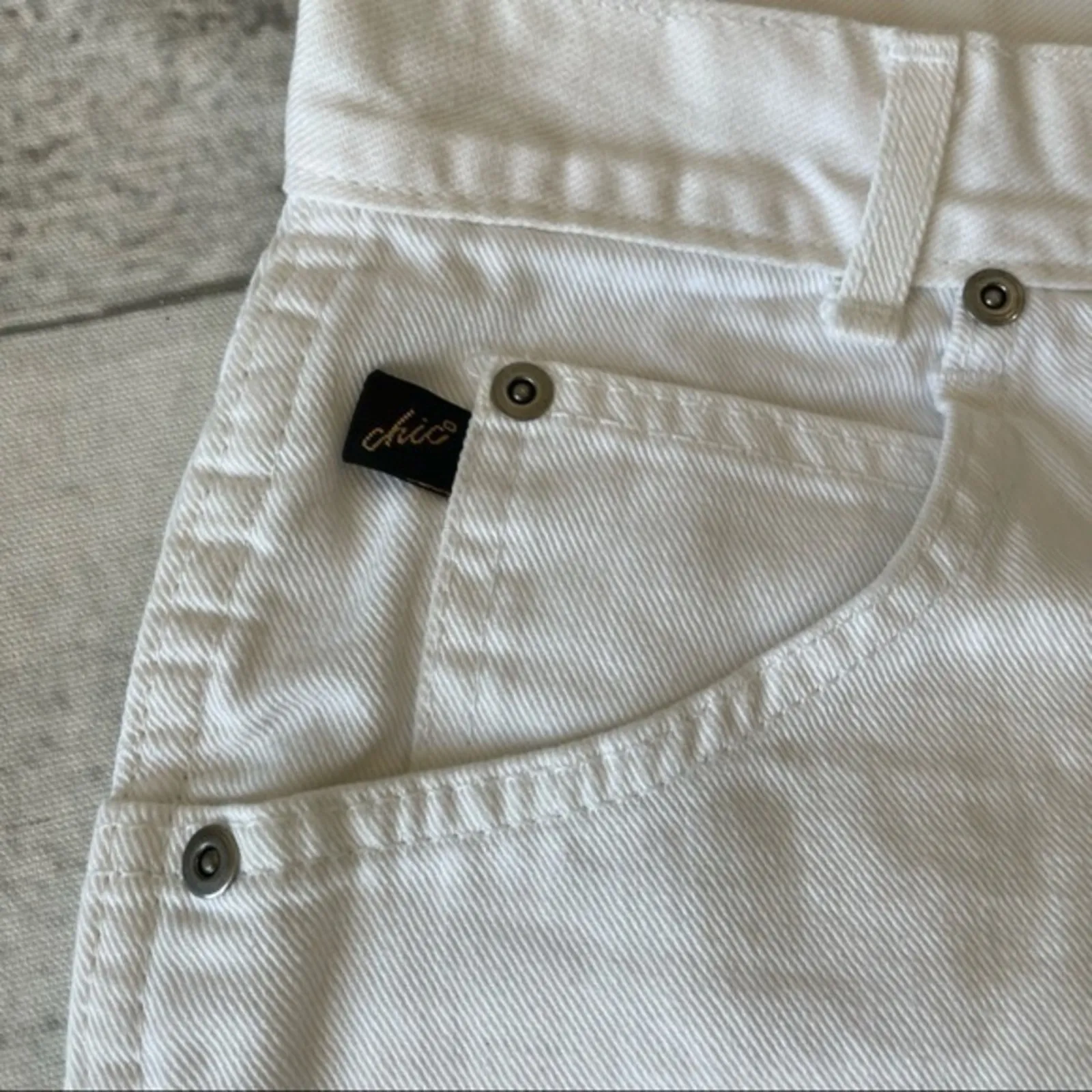 Vintage White Denim Shorts Chic High Waist Mom Shorts Sz 13 Cuffed Hem Retro 90s - Image 3